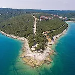 1 Bedroom Beautiful In