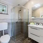 1 Bedroom Beautiful In Daire Pavicini