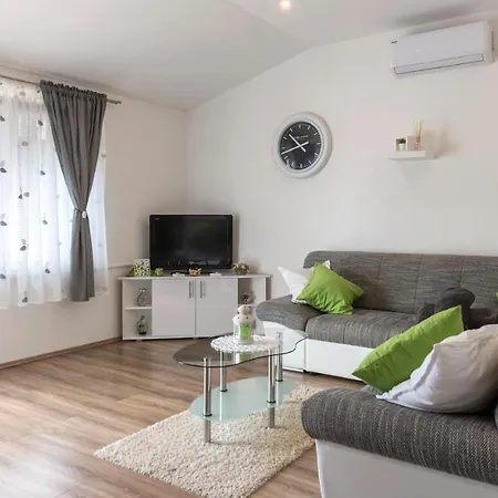 Apartment Stunning In With Wifi Pavicini